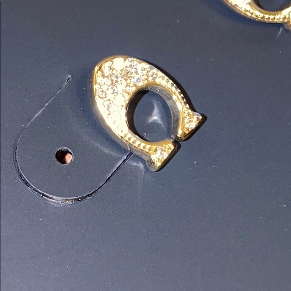 COACH GOLD SIGNATURE C tagged earrings in GOLD - Picture 7 of 8